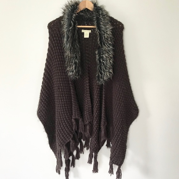 Urban Outfitters Sweaters - Urban Outfitters Knit Faux Fur Chunky Shawl Cape